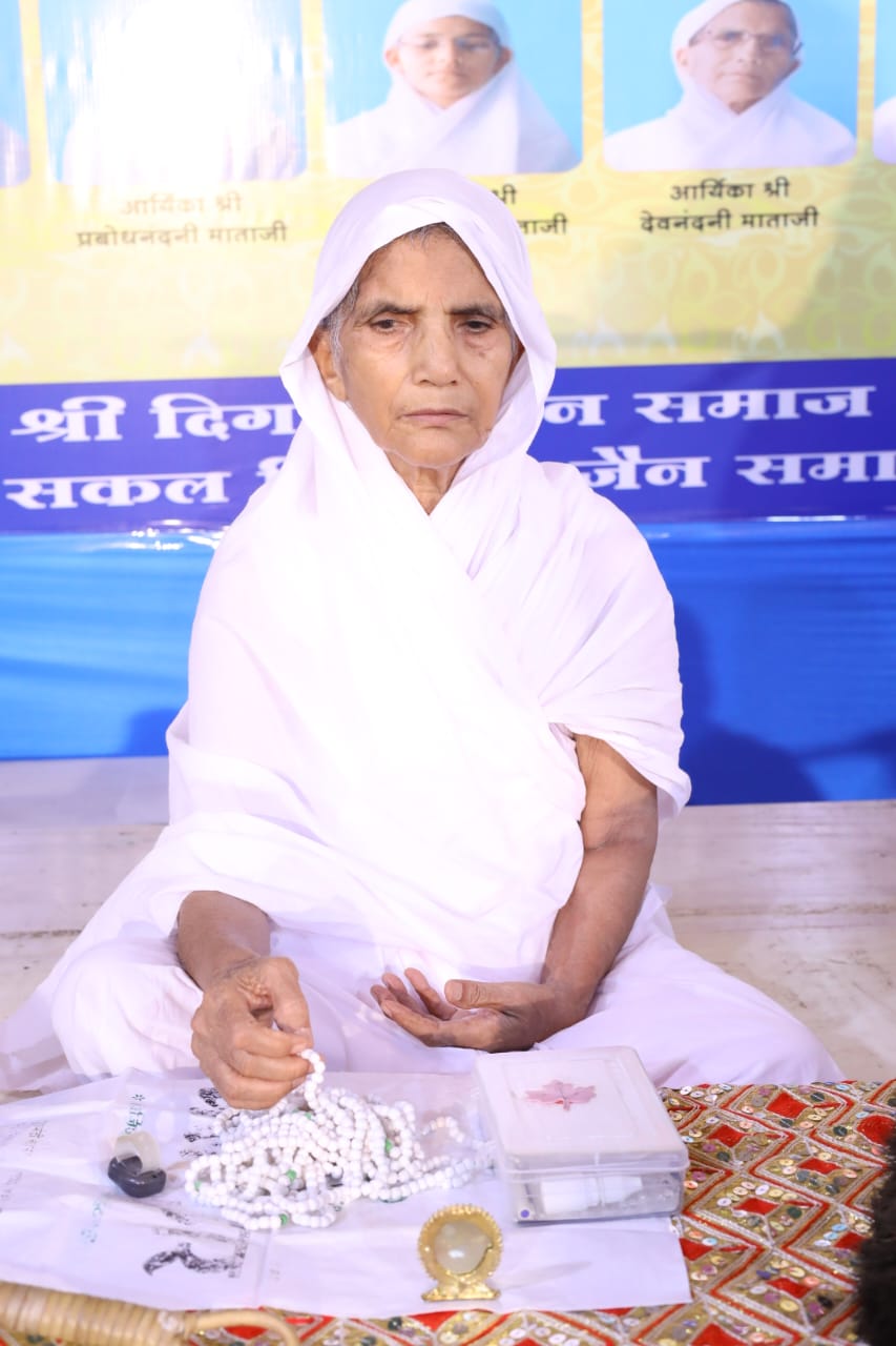 आर्यिका श्री देवनन्दिनी माताजी